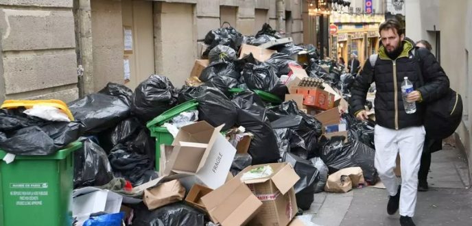 باريس تحت أطنان من النفايات بسبب إضراب جديد