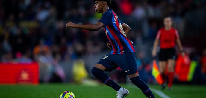 المغربي لامين يامال أصغر لاعب في التاريخ يرتدي قميص برشلونة