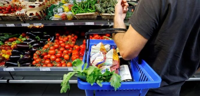 الغلاء يدفع 42% من الفرنسيين الأكثر هشاشة للتنازل عن وجبة طعام في اليوم