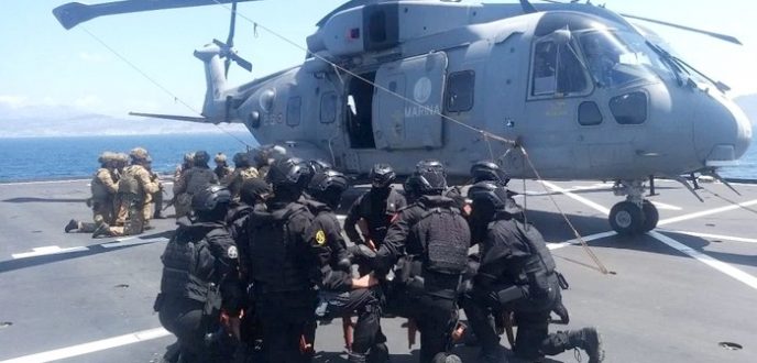 مناورات عسكرية مشتركة بين القوات البحرية المغربية والإيطالية قبالة سواحل طنجة
