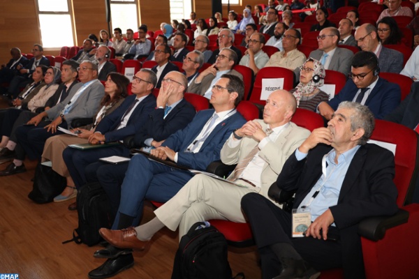 طنجة.. خبراء دوليون يشيدون بجهود المغرب المتميزة في مجال الهجرة
