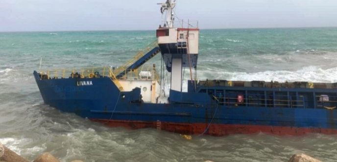 المحكمة التجارية بطنجة تأذن بتفكيك سفينة جانجة بسواحل المضيق