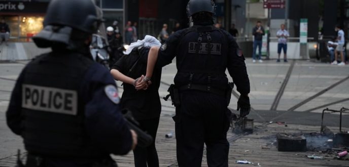 إصابة 249 شرطيا واعتقال 667 شخصا في أعمال الشغب بفرنسا