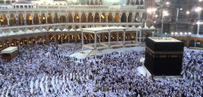 المتعجلون من حجاج بيت الله الحرام يبدؤون برمي الجمرات ويتوجهون للحرم المكي لطواف الوداع