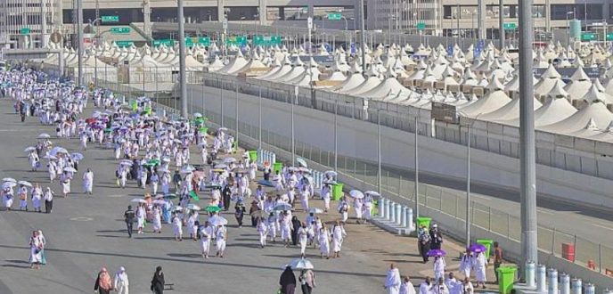 الحجاج يتوافدون إلى مشعر منى لقضاء يوم التروية أول محطات مناسك الحج