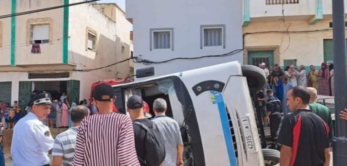 مصرع سيدة وإصابة آخرين في حادث انقلاب حافلة وسط تطوان