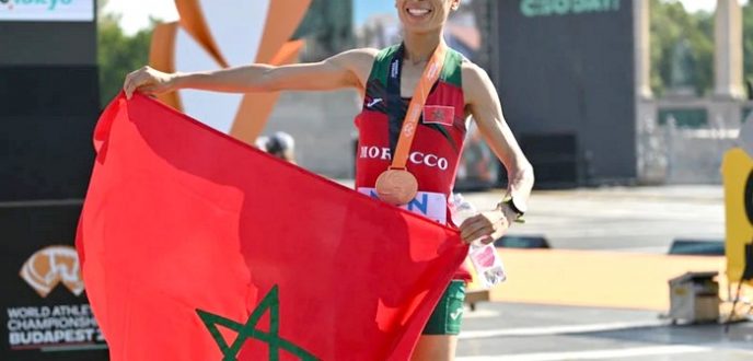 جلالة الملك محمد السادس يهنئ العداءة فاطمة الزهراء كردادي