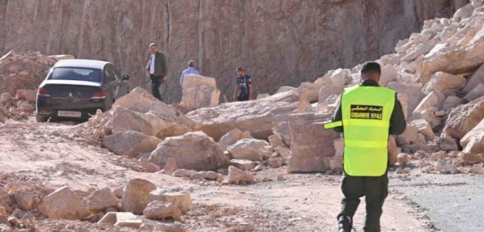 وزارة التجهيز تعلن فتح مجموعة من الطرق لإيصال المساعدات لضحايا الزلزال