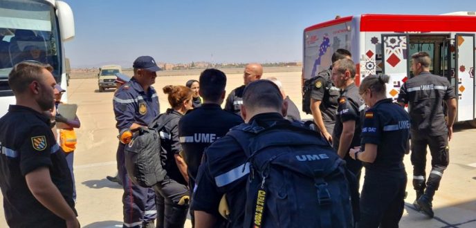 وزيرة الدفاع الإسبانية تشيد بدعم القوات المسلحة الملكية والسلطات لرجال الإنقاذ الإسبان