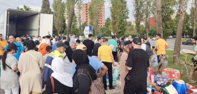 قوافل محملة بمساعدات غذائية ولوجستية تغادر جهة الشمال نحو المناطق المنكوبة