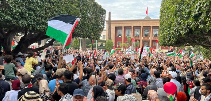 ألاف المغاربة يخرجون في مسيرة تضامنية مع الشعب الفلسطيني بالعاصمة الرباط