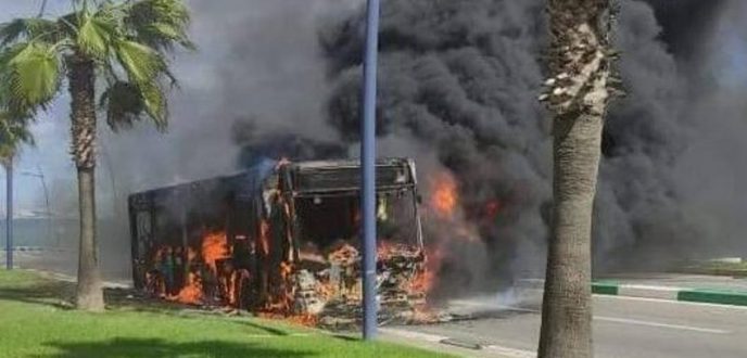 احتراق حافلة لنقل العمومي يحدث هلعا وسط مدينة تطوان