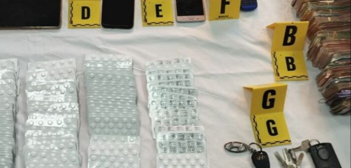 توقيف ثلاثة أشخاص من بينهم سيدتان لتورطهم في الاتجار في الأقراص المخدرة