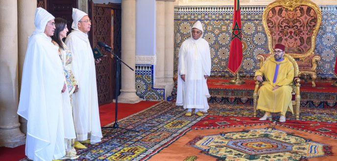 جلالة الملك يستقبل الأعضاء الجدد المعينين بالمحكمة الدستورية ويعين رئيسها