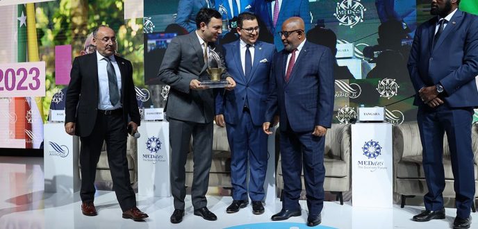 منتدى “ميدايز 2023” يمنح الجائزة الكبرى لرئيس اتحاد جزر القمر السيد غزالي عثماني