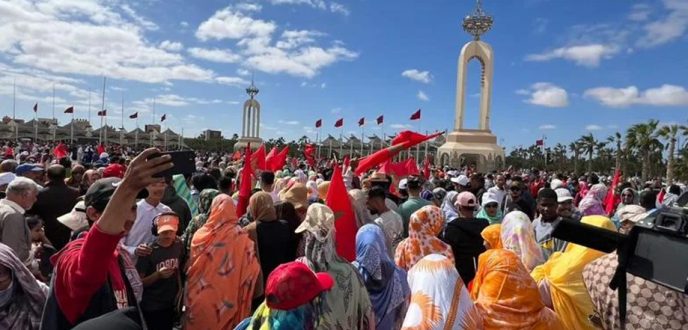 مسيرة حاشدة تنديدا بـالاعتداء الإرهابي الدنيء الذي استهدف المدنيين بالسمارة