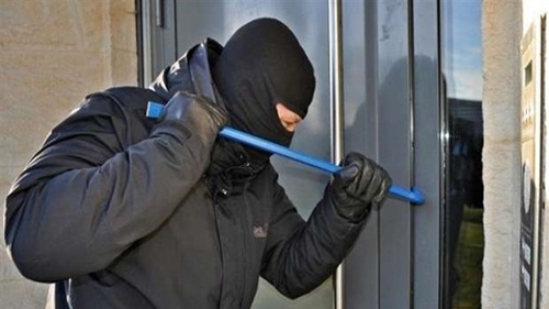 25 سنة للصوص قدموا من فاس وسرقوا 12 محلا تجاريا بطنجة