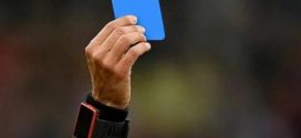 “الفيفا” تكشف حقيقة استخدام البطاقة الزرقاء في مباريات كرة القدم