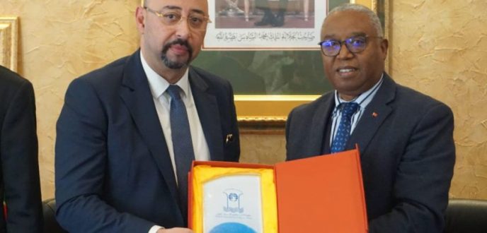 جماعة طنجة وكلية الآداب والعلوم الإنسانية بتطوان توقعان اتفاقية شراكة