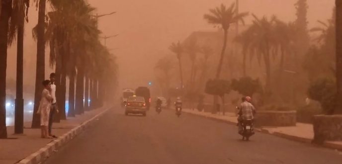 نشرة إنذارية: هبات رياح قوية مع تطاير للغبار اليوم السبت وغدا الأحد بعدد من مناطق المملكة
