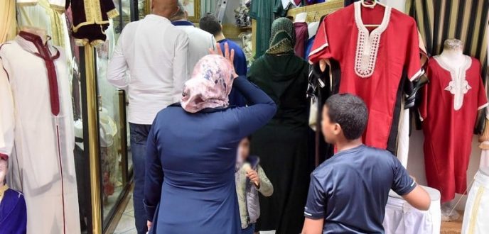 عيد الفطر..اقتناء الملابس تقليد أصيل وانتعاشة للدورة الاقتصادية