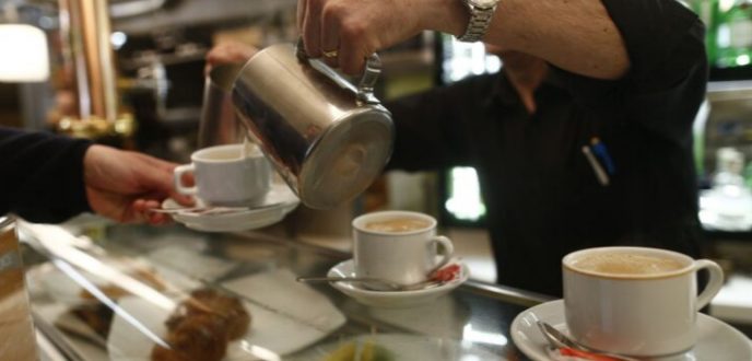 مجلس المنافسة يتعهد بالتحقيق في زيادات أسعار خدمات المقاهي والمطاعم