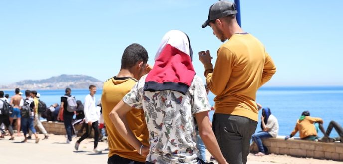 تطوان.. التحريض على اقتحام سبتة المحتلة ونشر أخبار زائفة يجر 6 أشخاص إلى الاعتقال