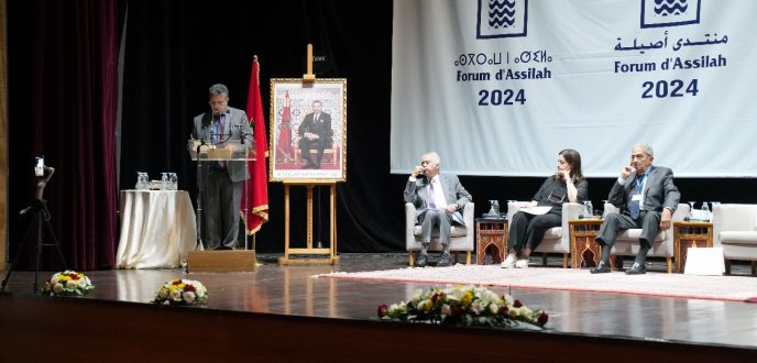موسم أصيلة يقارب العلاقة العضوية بين الديمقراطية والعدالة