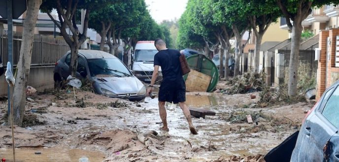 تسجيل حالة وفاة وفقدان 25 مغربيا بسبب فيضانات إسبانيا
