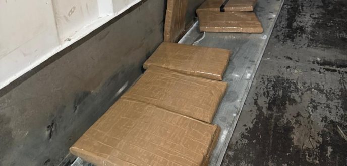 ضبط شاحنة للنقل الدولي محملة بـ148 كلغ من الحشيش بميناء طنجة المتوسط