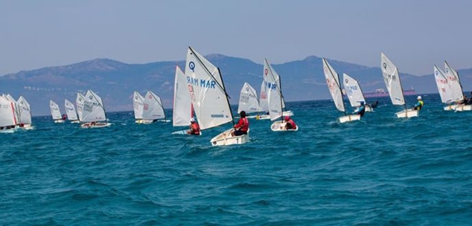 طنجة تحتضن بطولة العالم للشراع في صنف “التفاؤل” سنة 2026