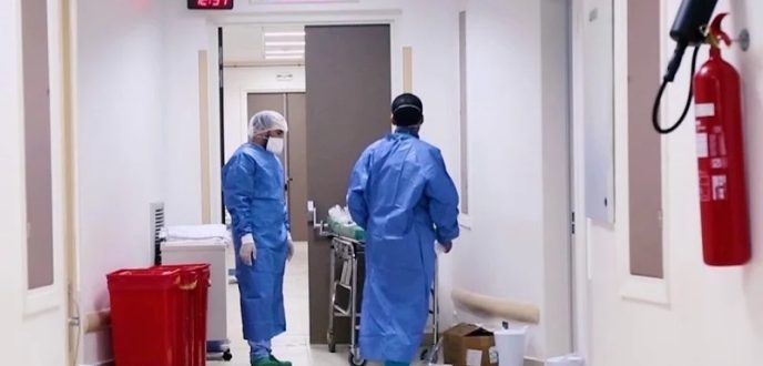 أطباء القطاع العام يخوضون سلسلة إضرابات احتجاجاً على سياسات الحكومة