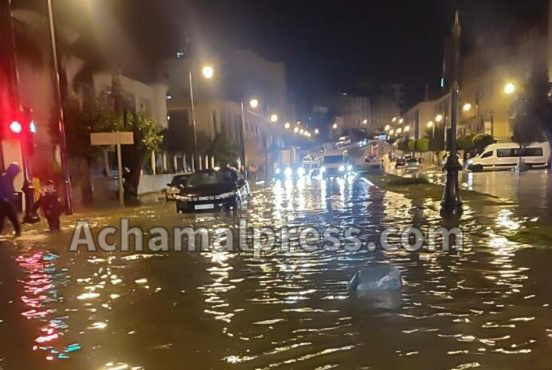 أمطار الخير تغرق شوارع مدينة طنجة وتفضح بنيتها التحتية الضعيفة