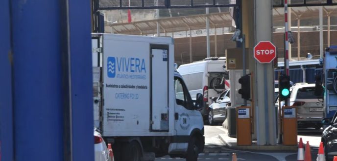 الشروع في عمليات “تجريبية” في معابر سبتة ومليلية لنقل البضائع إلى المغرب