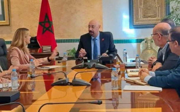 بحث سبل تعزيز التعاون بين طنجة وبرشلونة