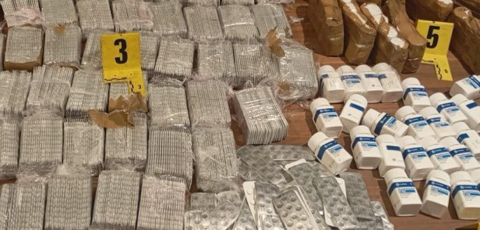 إحباط محاولة تهريب 65 ألف قرص مخدر بحوزة أسرة قادمة من أوروبا عبر ميناء طنجة
