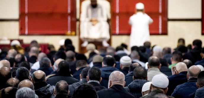 المغرب يعتزم إرسال 272 إماما وأستاذا جامعيا لـ13 دولة خلال شهر رمضان