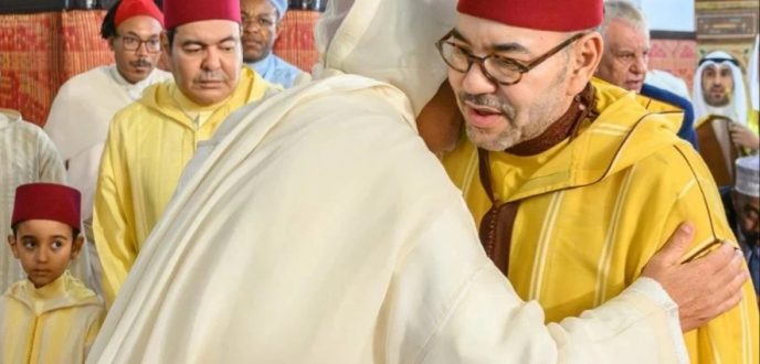 أمير المؤمنين يؤدي صلاة عيد الفطر ويتقبل التهاني بهذه المناسبة السعيدة