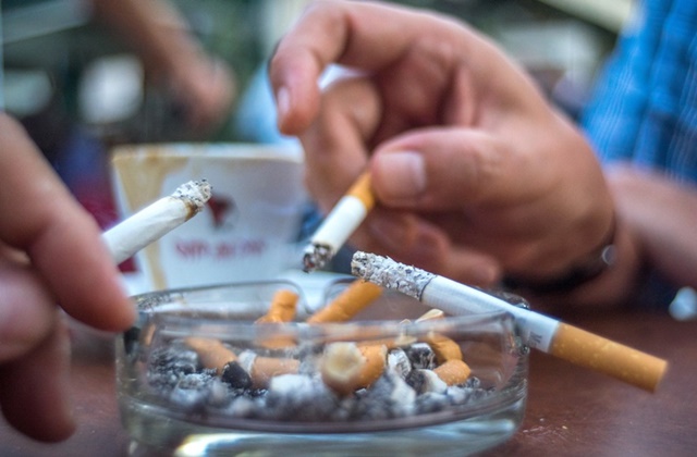 مقترح قانون لمنع التدخين في الأماكن العمومية تحت طائلة غرامات تتجاوز 10 آلاف درهم