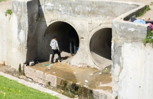 تحقيق إسباني يرصد واقع “الأطفال غير المرئيين” بطنجة