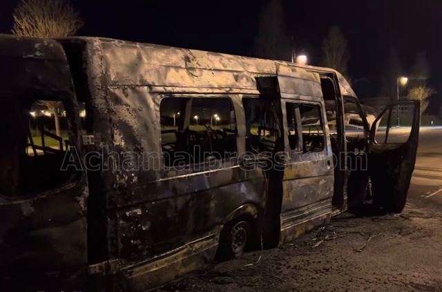 حريق مهول يأتي على حافلة لنقل العمال بطنجة