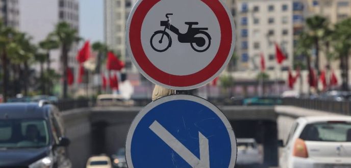 جماعة طنجة تمنع الدراجات النارية من المرور تحت الأنفاق