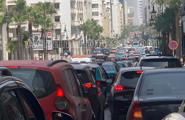 شوارع طنجة.. أزمة مرور خانقة تؤرق السكان وتربك الأمن والاستعدادات للمواعيد الدولية