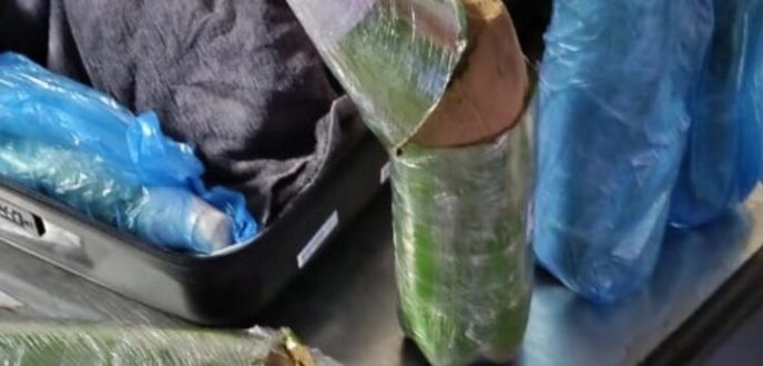 ضبط 32 كلغ من المخدرات داخل حقائب مسافرين أجانب بمطار طنجة