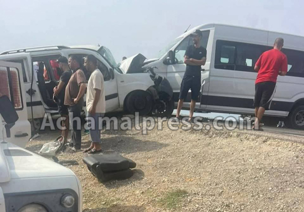 مصرع شخص وإصابة 20 آخرين في حادثة سير خطيرة بالقصر الصغير