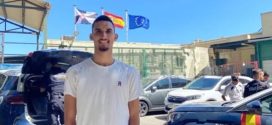 لاعب المغرب التطواني محمد الزيتوني يتسلل إلى سبتة سباحة
