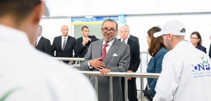 جلالة الملك يدشن ويزور عددا من المشاريع الكبرى المندرجة في إطار إعادة هيكلة وتطوير المركب المينائي للدار البيضاء