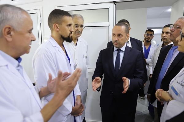 وزارة الصحة تدعو مهنيي القطاع إلى احترام مواقيت العمل والأخلاقيات المهنية