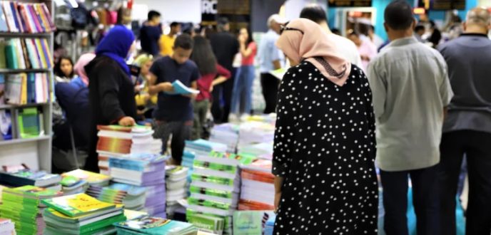 الدخول المدرسي.. عودة التلاميذ إلى المدارس تعيد الزخم للمكتبات