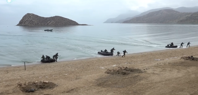 القوات المسلحة الملكية المغربية تجري تمرينا برمائيا مشتركا مع المارينز الأمريكي بالحسيمة القوات المسلحة الملكية المغربية تجري تمرينا برمائيا مشتركا مع المارينز الأمريكي بالحسيمة
